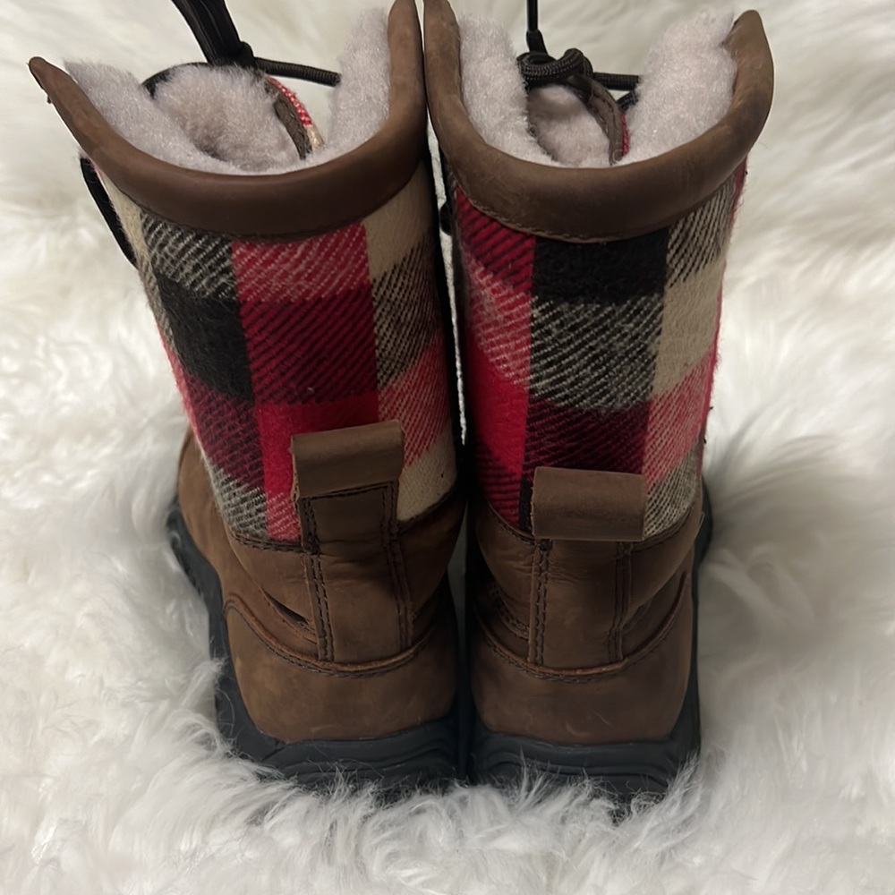 UGG  Boots - Picture 3 of 5